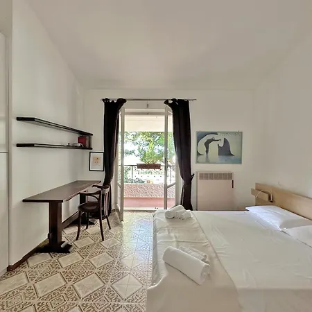 143 - Bianca Quadrilocale A Con Ampio Giardino Aria Condizionata E Wi-fi - Al White Club Inclusa
